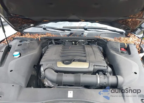 2017 Porsche Cayenne Platinum Edition z USA, uszkodzony, nr VIN WP1AA2A26HKA82909